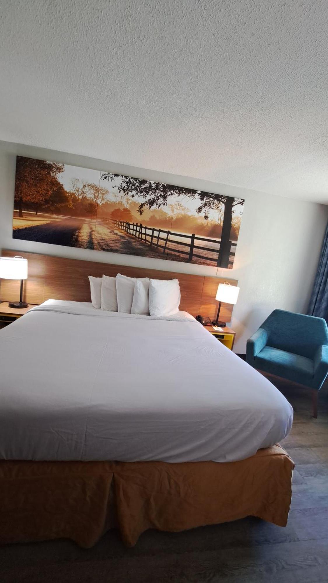 Days Inn & Suites By Wyndham Rocky Mount Golden East מראה חיצוני תמונה