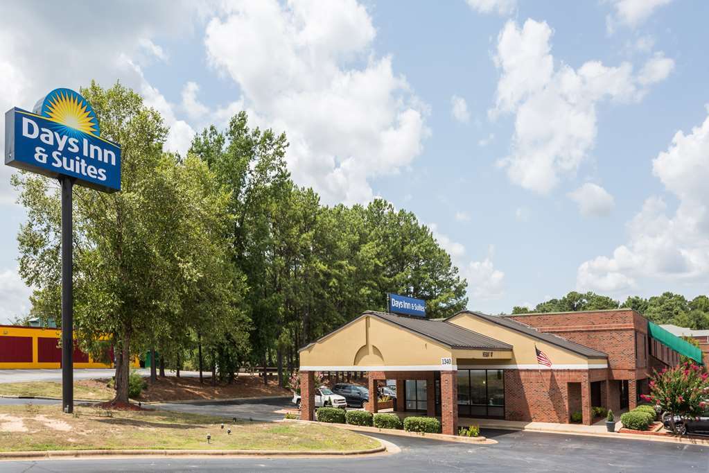 Days Inn & Suites By Wyndham Rocky Mount Golden East מראה חיצוני תמונה